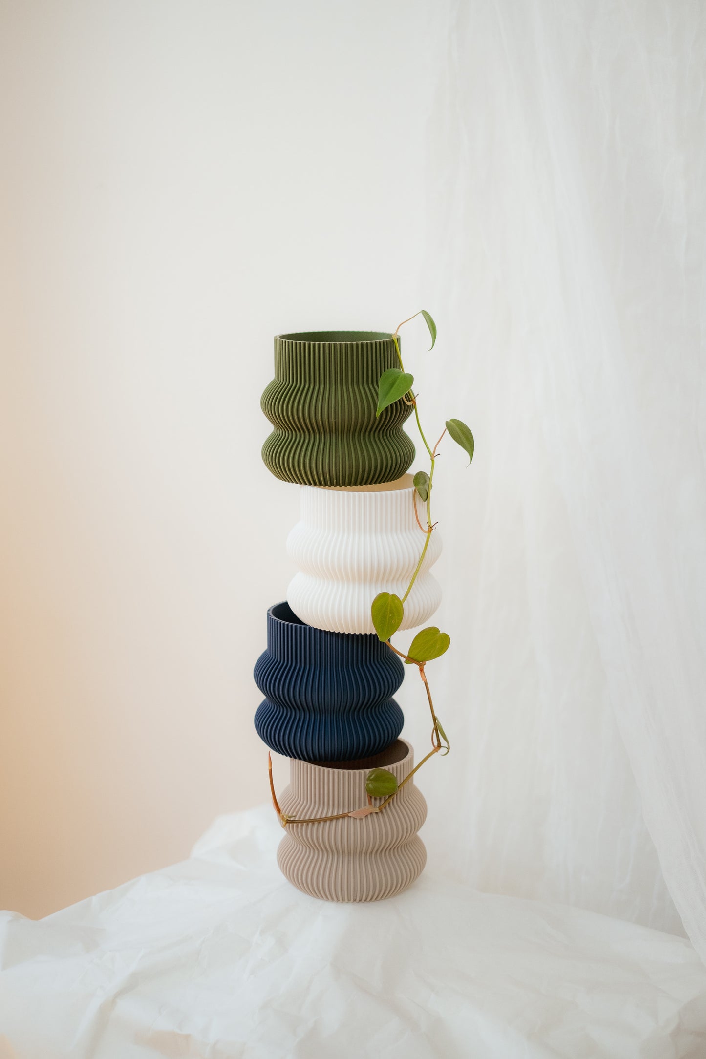 Ribbed Curvy Pot