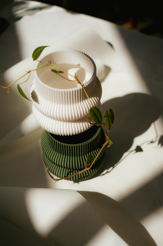 Ribbed Curvy Pot Medium