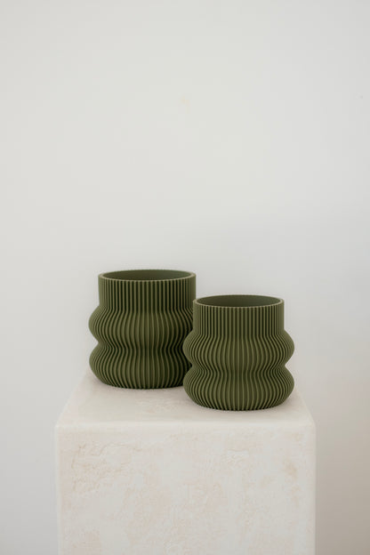 Ribbed Curvy Pot
